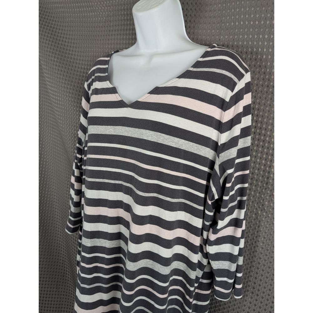 Croft & Barrow Womens 2X Striped 3/4 Sleeve Notched V-Neck Knit Top Grey Pink - Picture 3 of 11